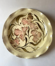 Load image into Gallery viewer, All the frills cake plate