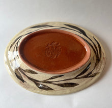 Load image into Gallery viewer, Pearls and Clover platter