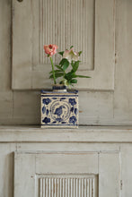 Load image into Gallery viewer, Bird Girl (vase)