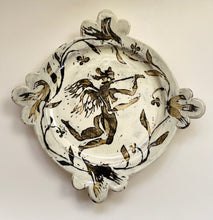 Load image into Gallery viewer, Cherub trefoil plate