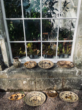 Load image into Gallery viewer, Horse And Flower Platter