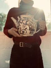 Load image into Gallery viewer, Many pint teapot