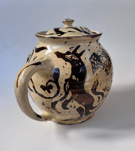 Load image into Gallery viewer, Many pint teapot