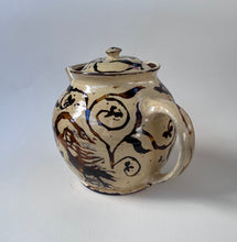 Load image into Gallery viewer, Many pint teapot