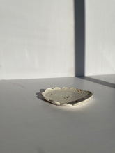 Load image into Gallery viewer, Splattered shell plate