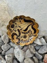 Load image into Gallery viewer, Wildflower Scollop Bowl