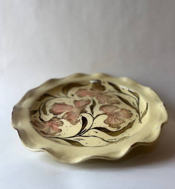 All the frills cake plate