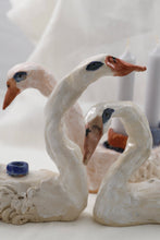Load image into Gallery viewer, Cygne I