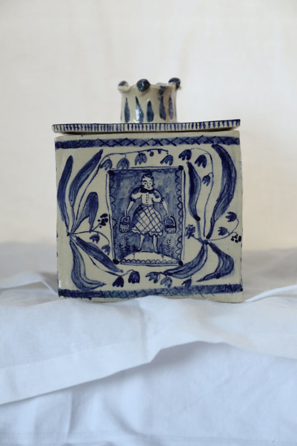 Lady and Gentleman with baskets (vase)