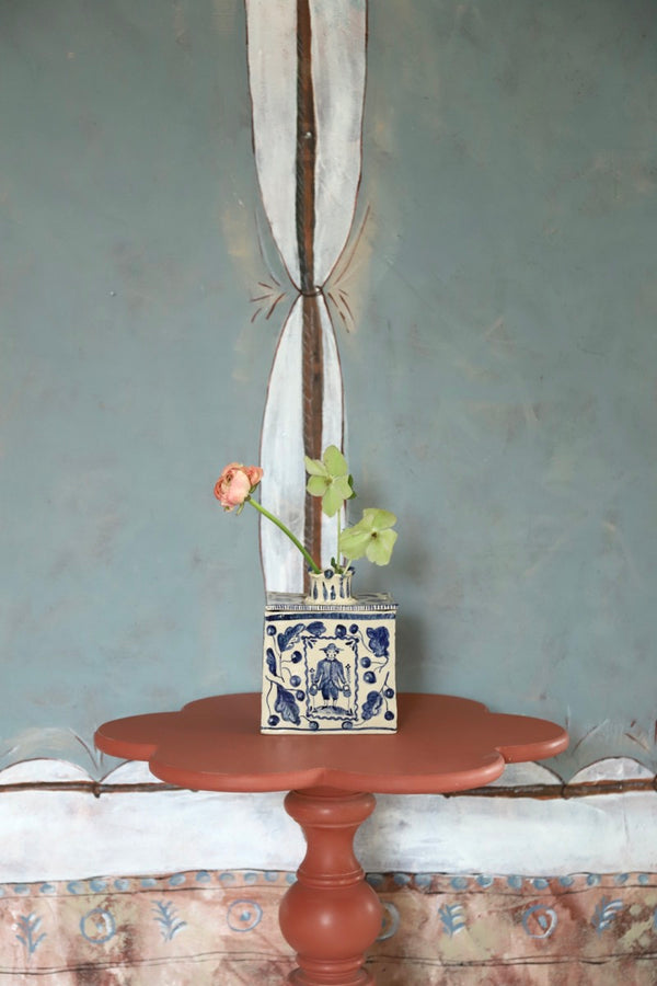 Lady and Gentleman with baskets (vase)