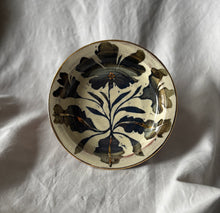 Load image into Gallery viewer, Sepia flowers