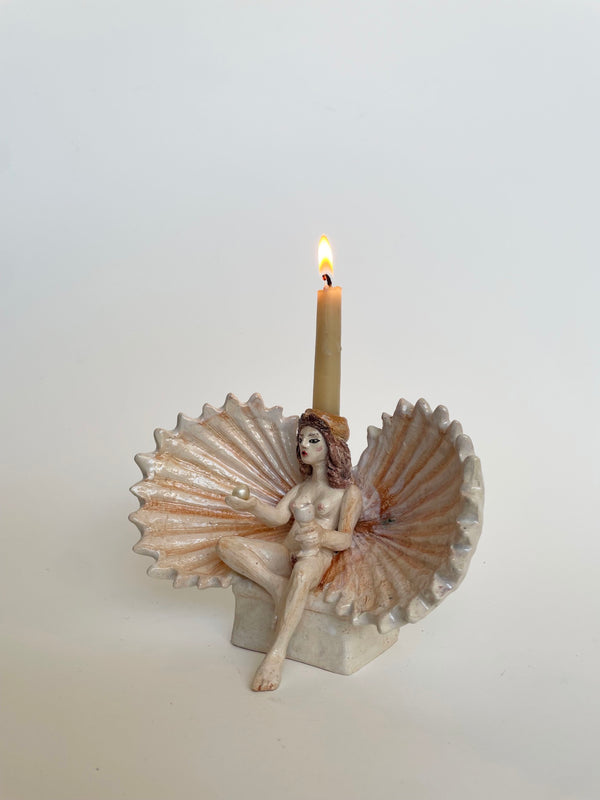 Shell Girl with a Pearl