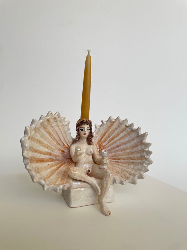 Shell Girl with a Pearl