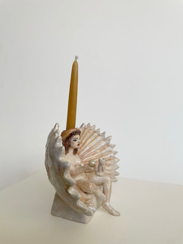 Shell Girl with a Pearl