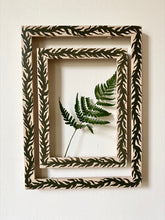 Load image into Gallery viewer, Forest Wreath Green Frame A5