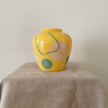 Load image into Gallery viewer, Yellow round-shaped pot